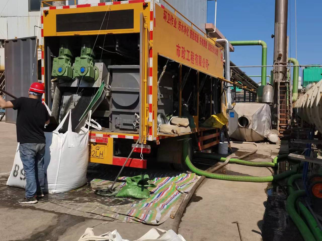 瀍河回族淤泥压干处理